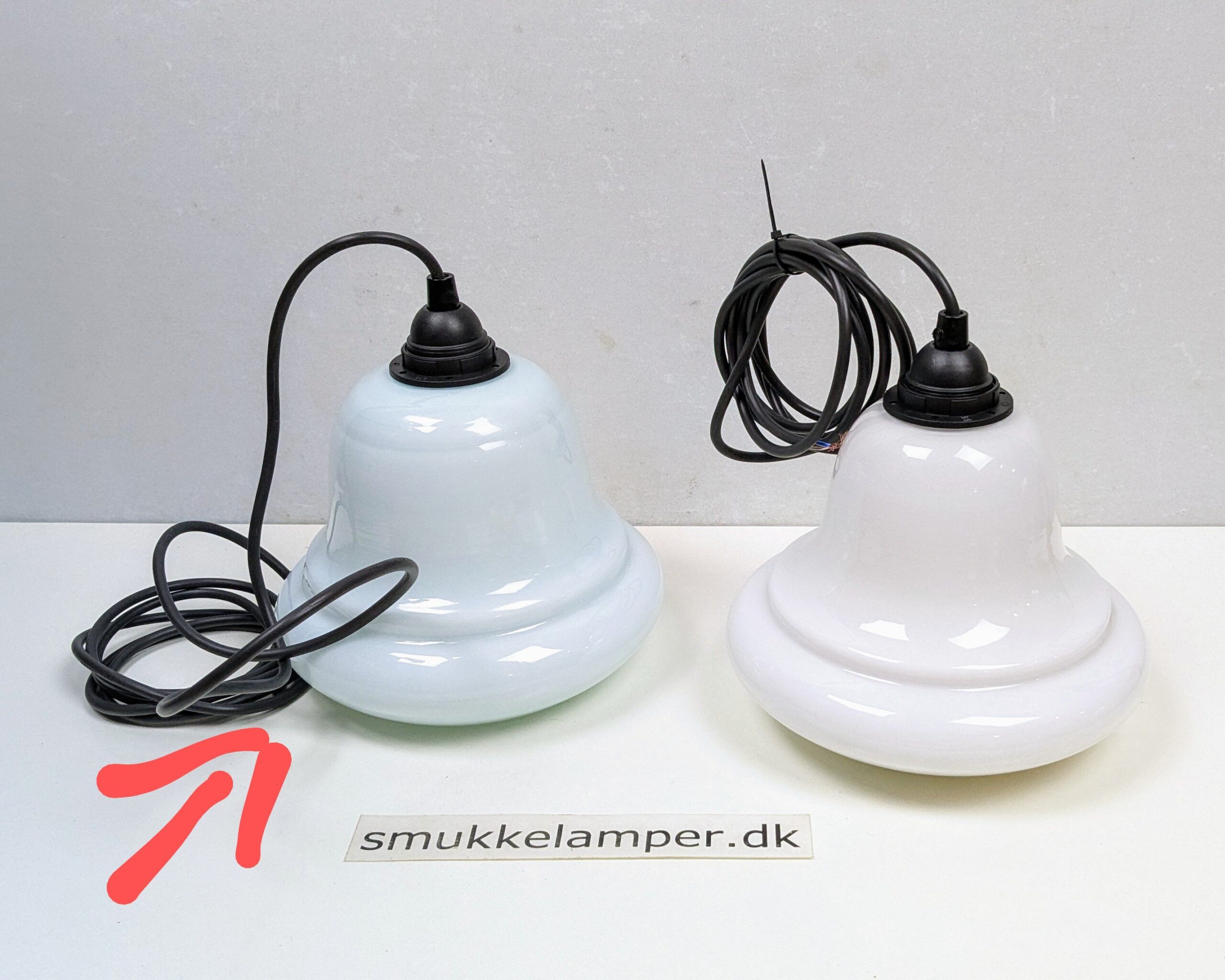 Opalglas klokkependel. Holmegaard. Restaureret. Grå/blå tonet opalglas. Ø20. Se fotos. – produktbillede 1 – Hvide og neutrale stilfulde