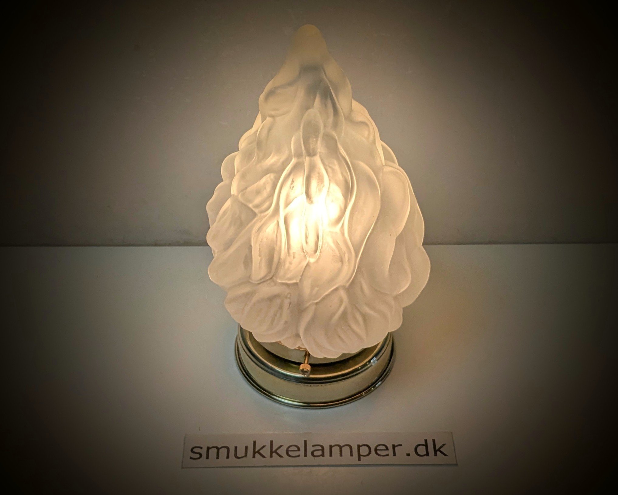 Håndsamlet dansk fakkel bordlampe. Messing og mat glas. Alt er nyt. Custom unika.