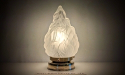 Håndsamlet dansk fakkel bordlampe. Messing og mat glas. Alt er nyt. Custom unika.