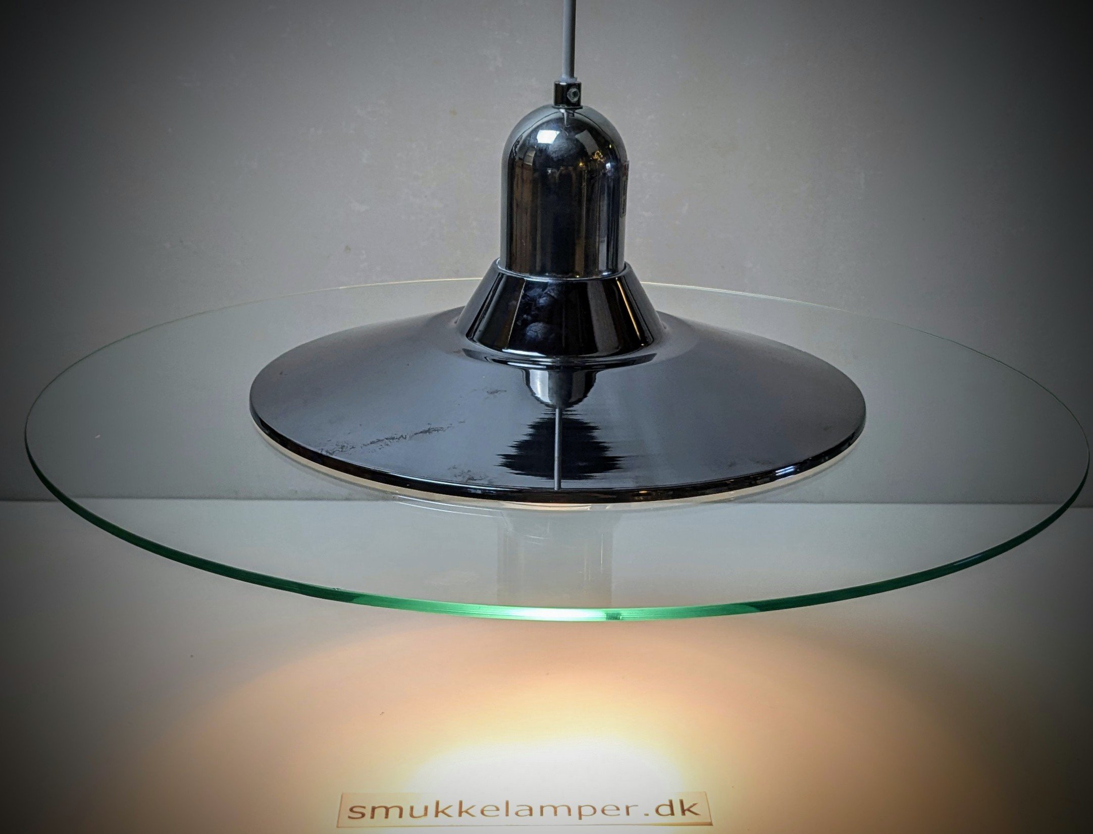 Skøn Hillebrand glas loftlampe 1990. Ø50. Nyt el. Restored. Pickup only. Klassisk design.