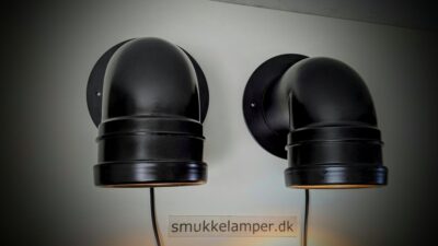Sæt med 2 tubular væglamper fra 1980. I perfekt stand. Ø17. 21 cm dyb. Nyt el. Dansk design.