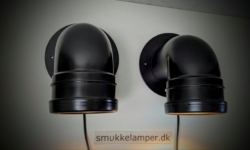 Sæt med 2 tubular væglamper fra 1980. I perfekt stand. Ø17. 21 cm dyb. Nyt el. Dansk design.
