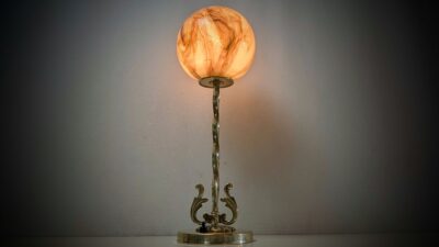 Skøn dansk håndsamlet krystalkugle bordlampe. Messing og nyt el m.m 44cmH