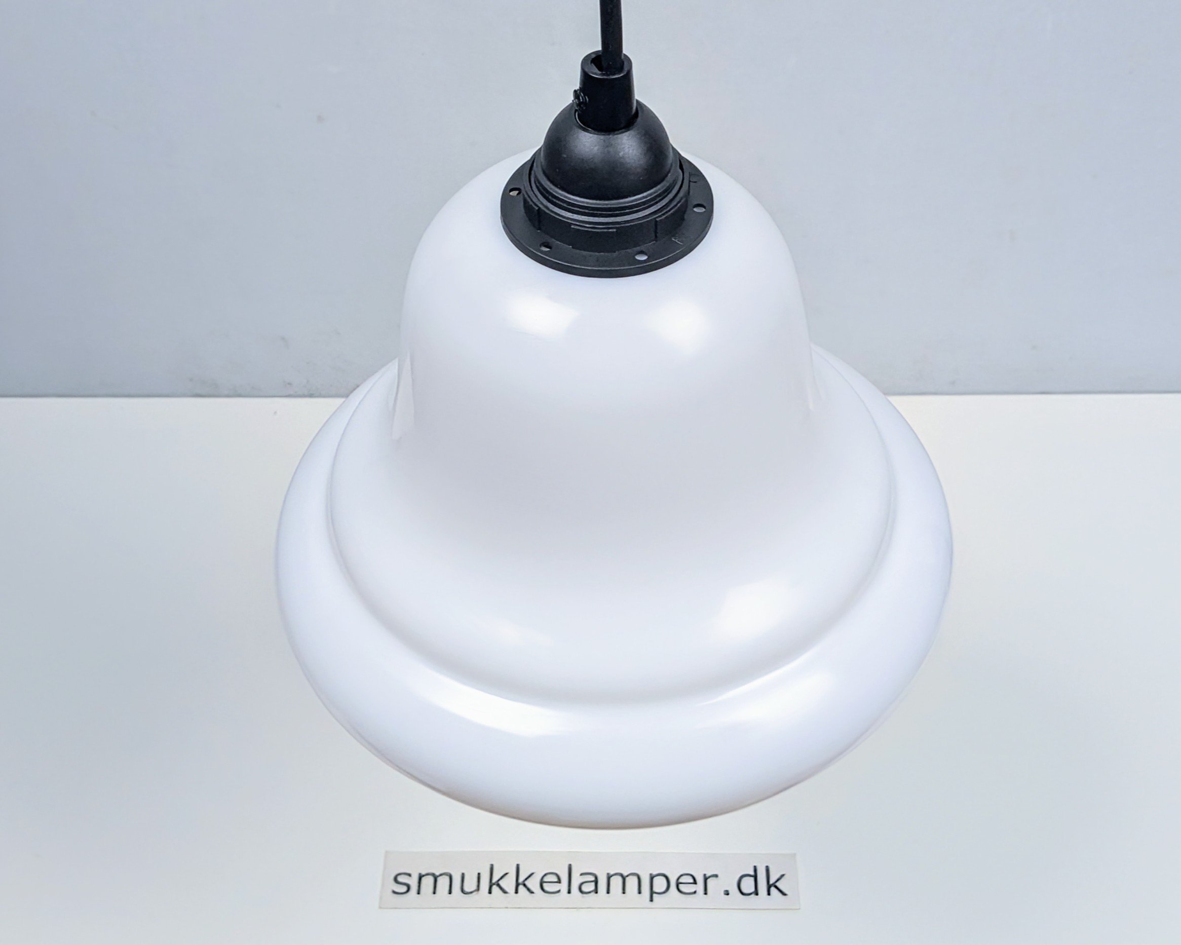 Antik opalglas pendel. Holmegaard. 1920. Restaureret. Nyt el. Sort ledning og ophæng. Ø21.