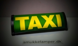 Taxi skilt originalt. Lavet til bordlampe. 32 cm lang.