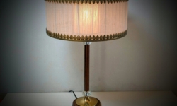 Elegant bordlampe fra 1960 med nyt el. Ø36. Palisander og messing. 51 cmH