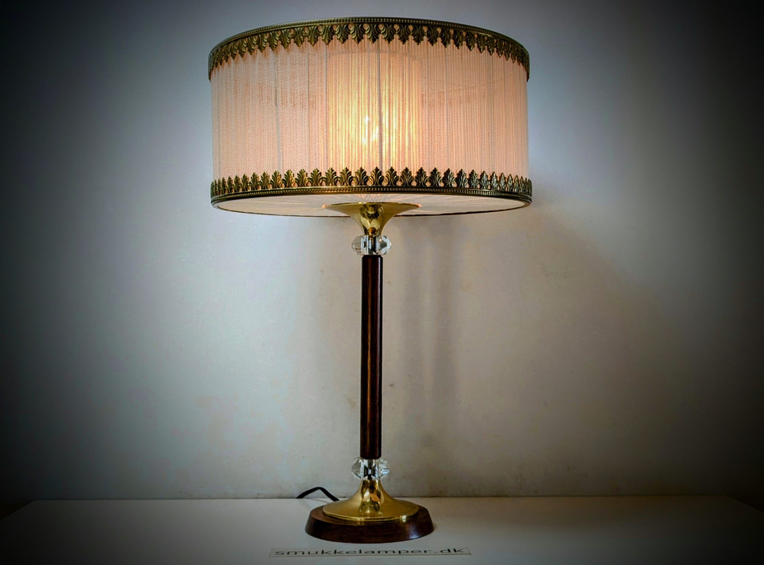Elegant bordlampe fra 1960 med nyt el. Ø36. Palisander og messing. 51 cmH