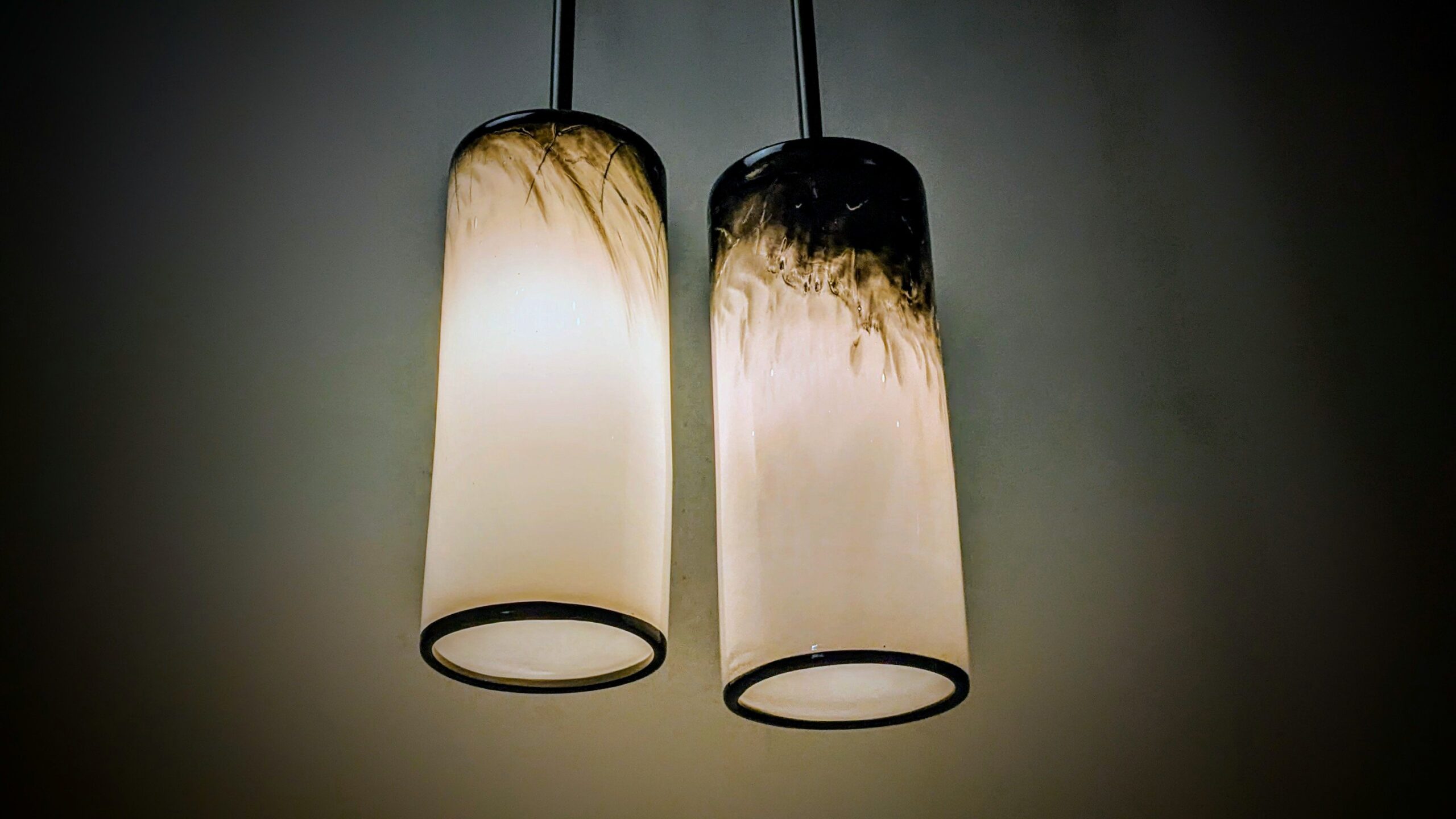 Smukt glas pendelsæt. Tilskrevet Lin Utzon. Ø8 cm. 29,5 cm høj.
