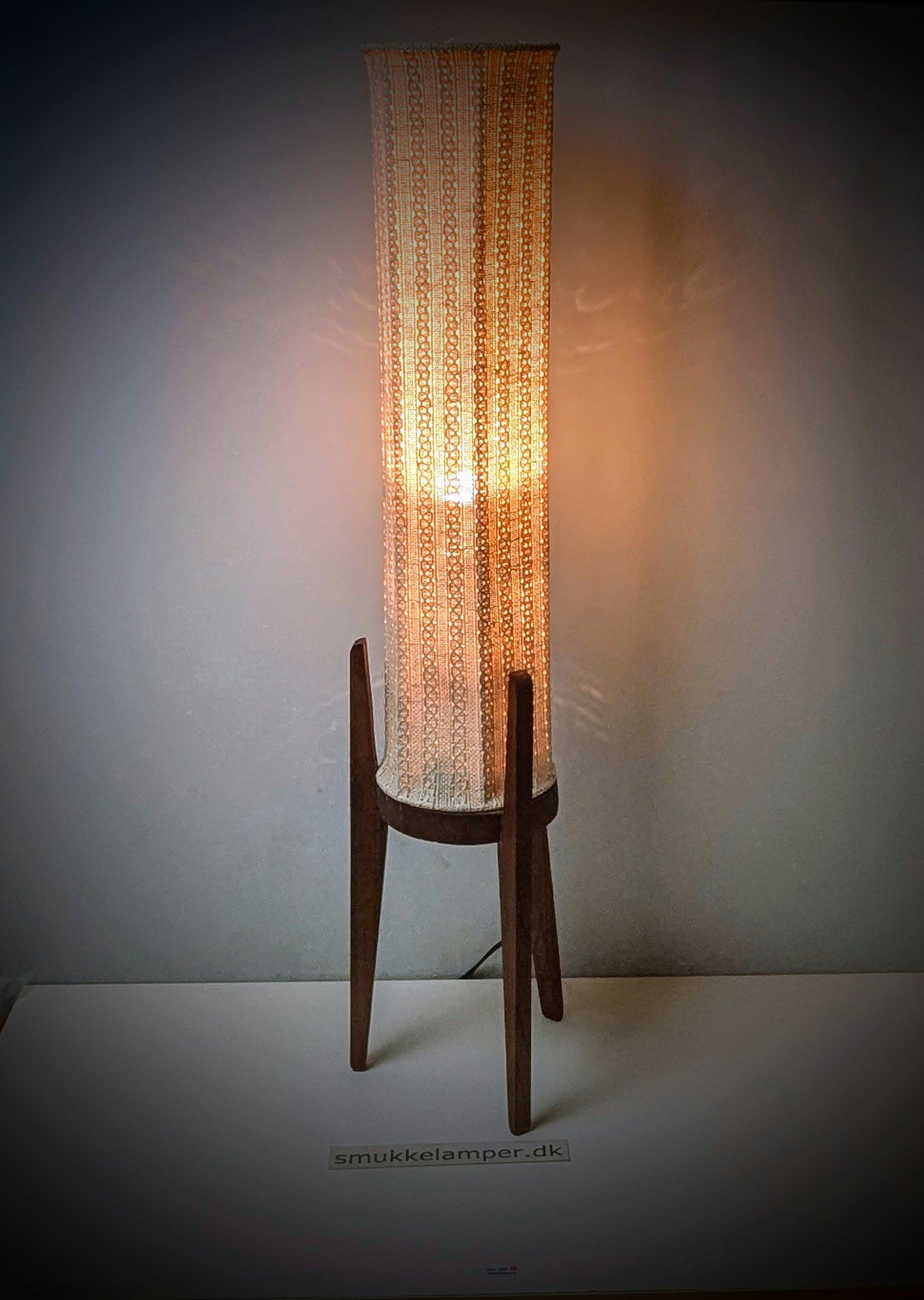 Vintage raket gulvlampe fra 1960. 90 cm. Restaureret. Nyt el. Teak m.m