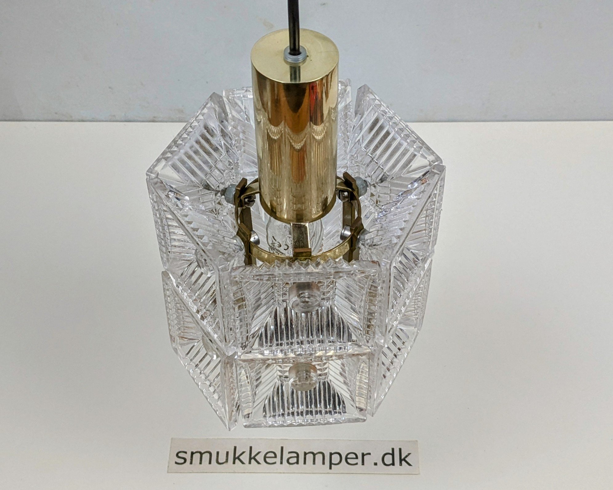 Skøn fuld restaureret Carl Fagerlund lampe fra 1960. Ø17. 2,2 kilo glas og messing. Pickup only.