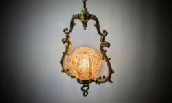 Skøn unika La Bulle Royale loftlampe i messing og boble glas. Møllers redesign. 70 cm nedhæng.