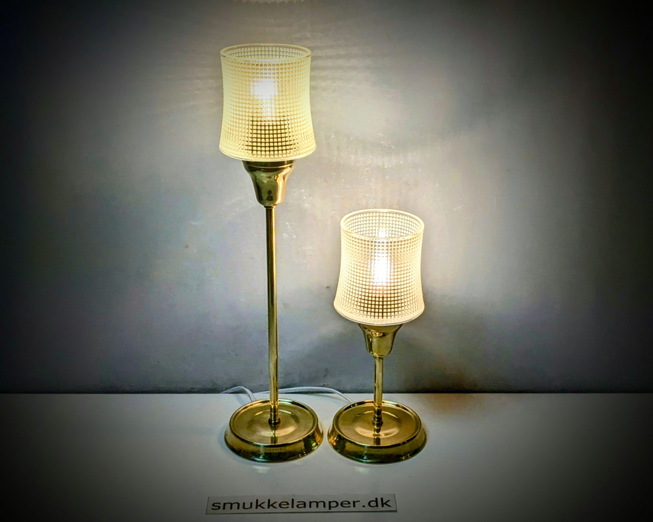 Sæt med 2 hånd samlede unika
Bougeoirs gaufrés lamper til det smukke interiør. Møllers redesign.