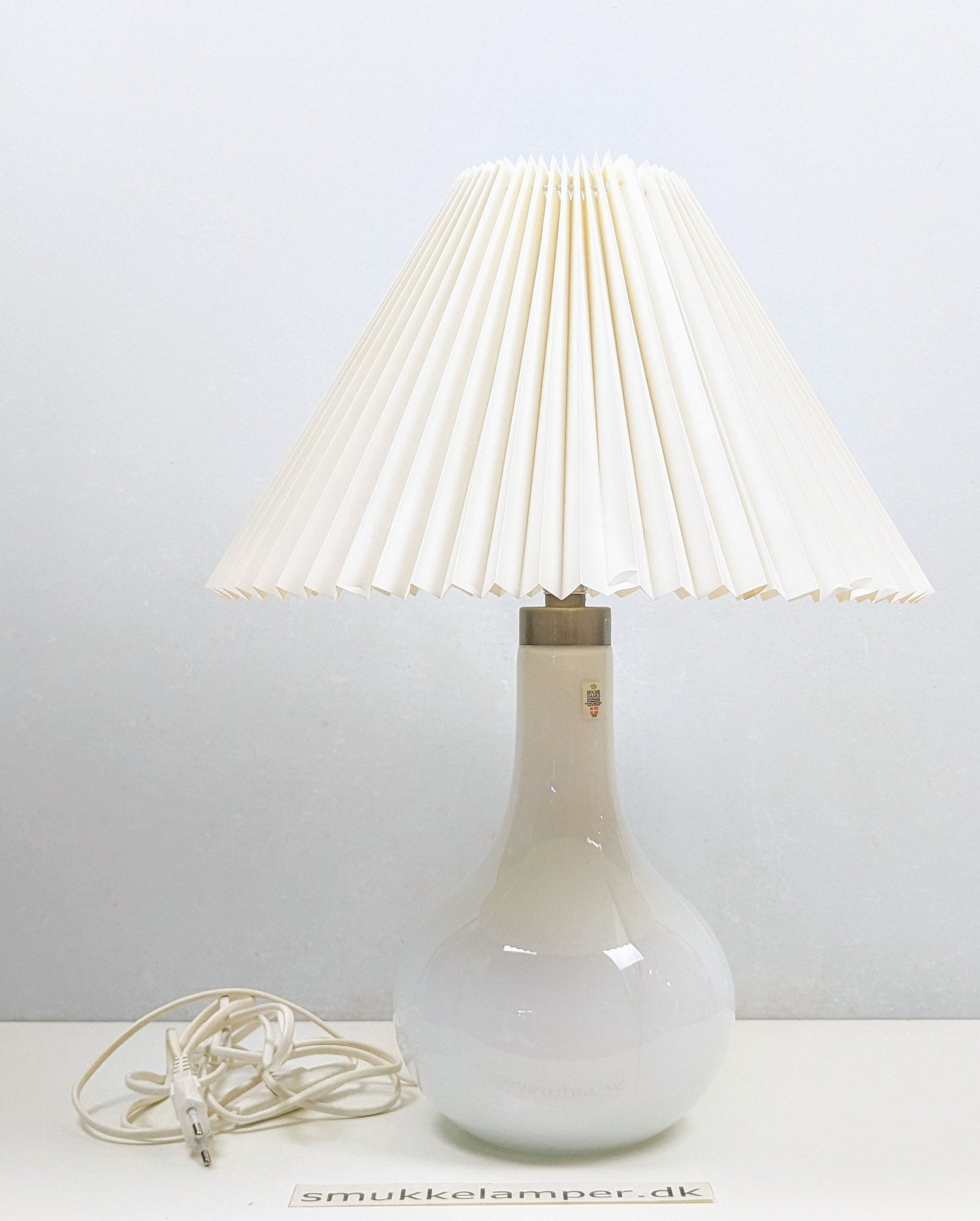 Stor Helios dansk fremstillet bordlampe. Holmegaard. 50 cmH incl skærm. Ø39. Arne Brazell design. - Billede 2