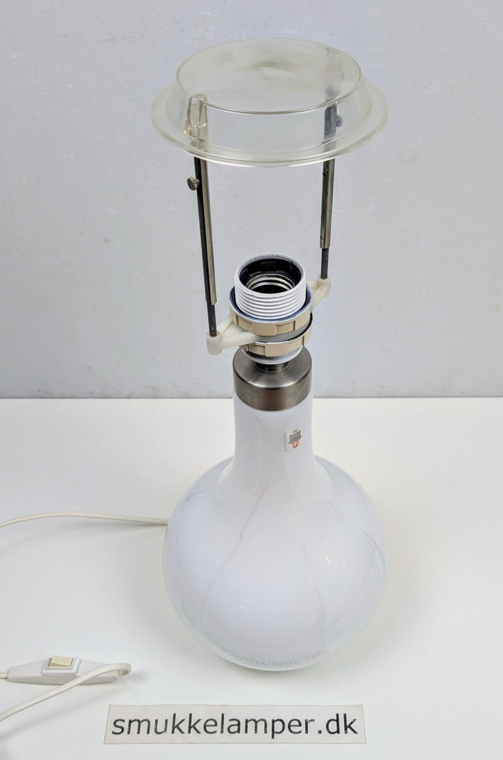 Stor Helios dansk fremstillet bordlampe. Holmegaard. 50 cmH incl skærm. Ø39. Arne Brazell design. - Billede 3