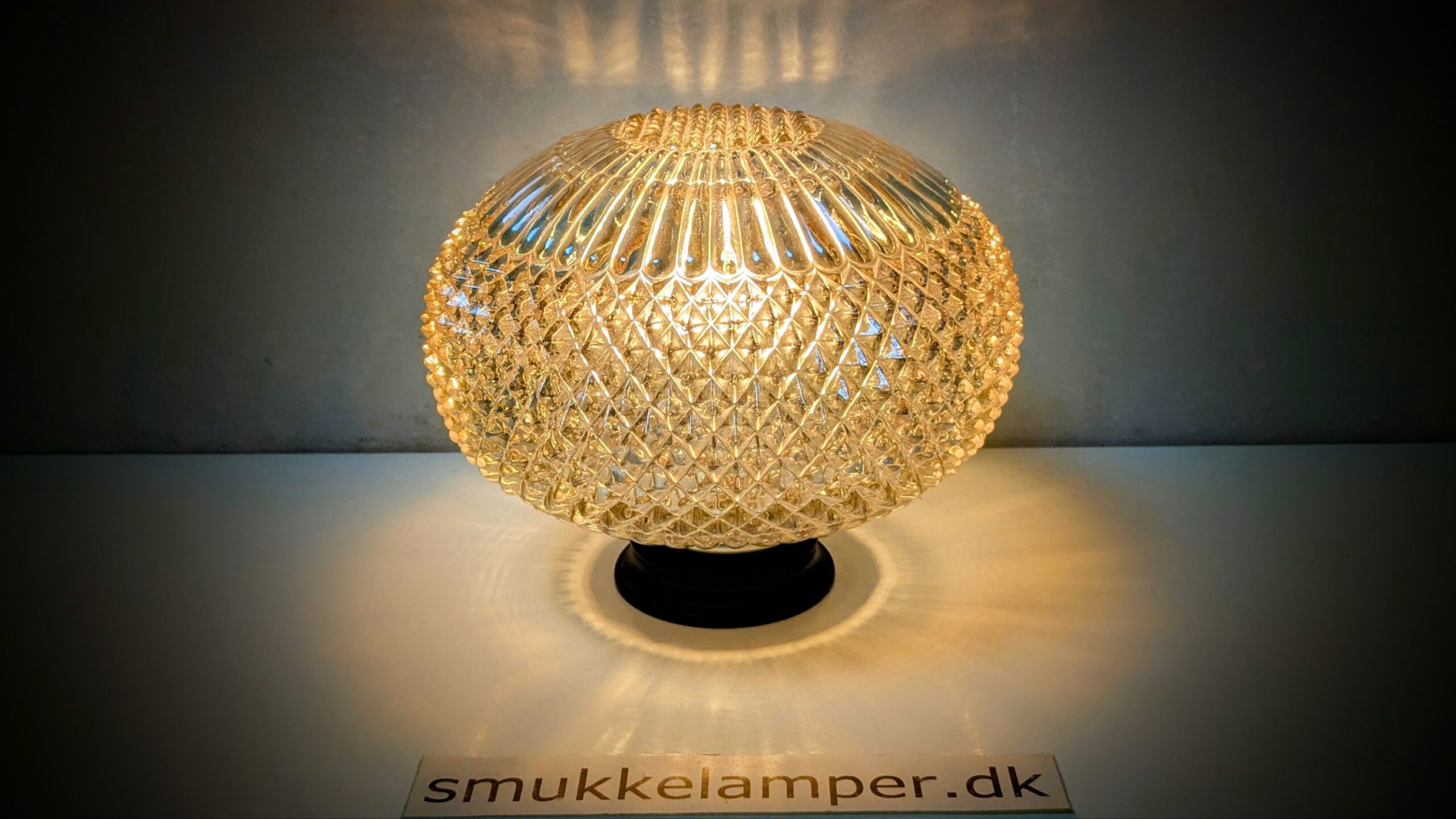 Hånd samlet unika Tv – Reol lampe. Globe. Ø22. Nyt el m.m. Made in Denmark. Dansk film rekvisit