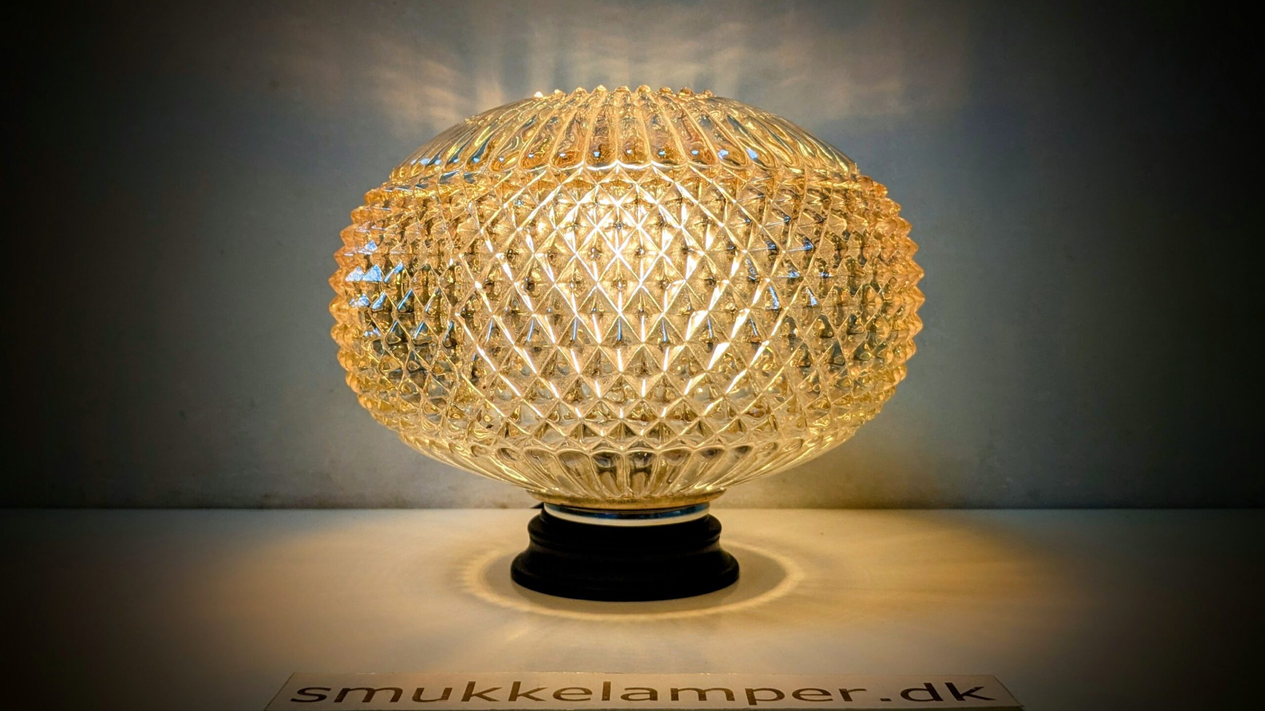 Hånd samlet unika Tv – Reol lampe. Globe. Ø22. Nyt el m.m. Made in Denmark. Dansk film rekvisit
