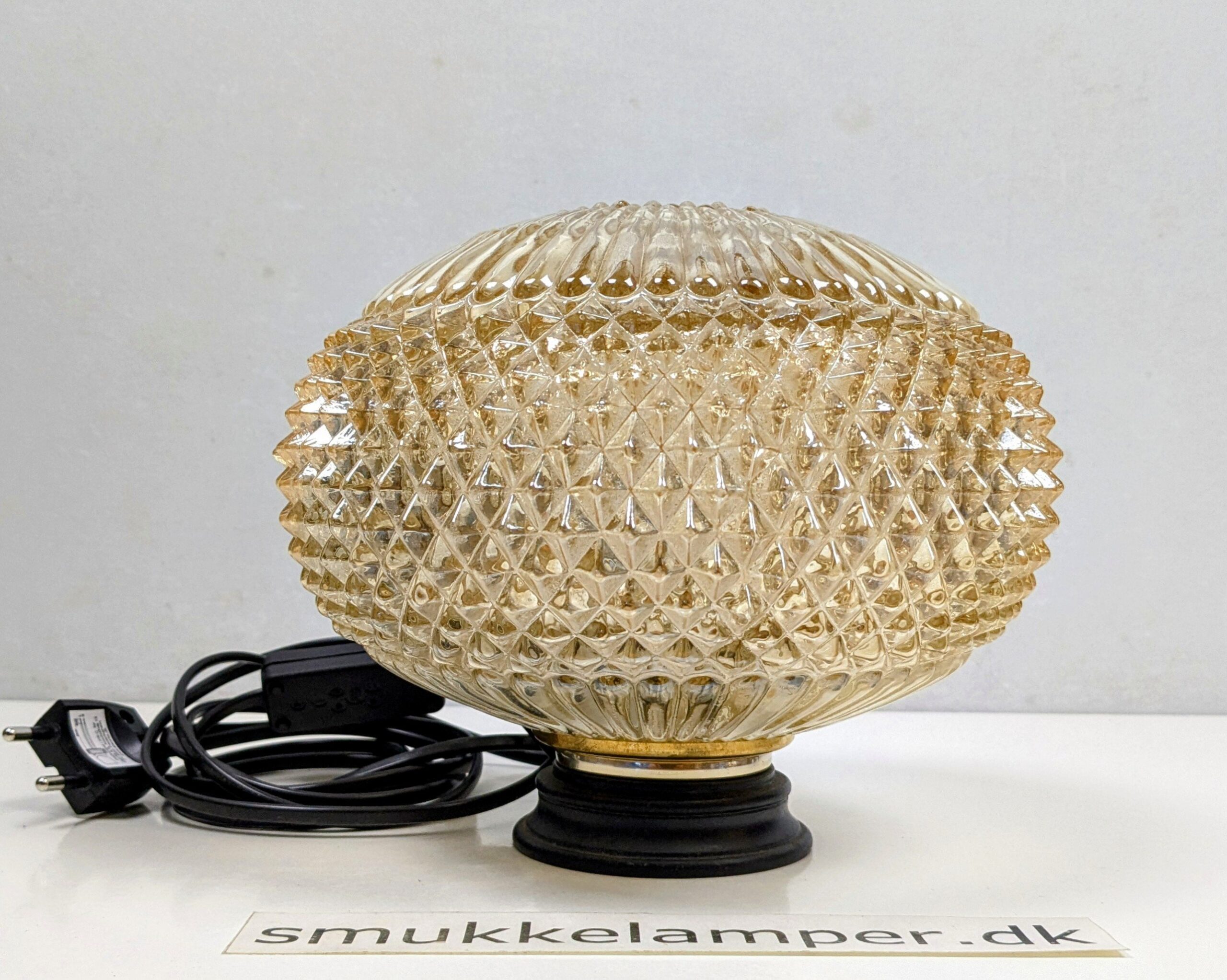 Hånd samlet unika Tv – Reol lampe. Globe. Ø22. Nyt el m.m. Made in Denmark. Dansk film rekvisit