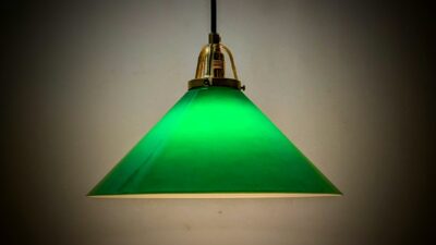 Stor Herregårds pendel. Ø30. Messing og mørk grøn glas. Ny. 13,5 cmH. Nyt el. Egen serie.