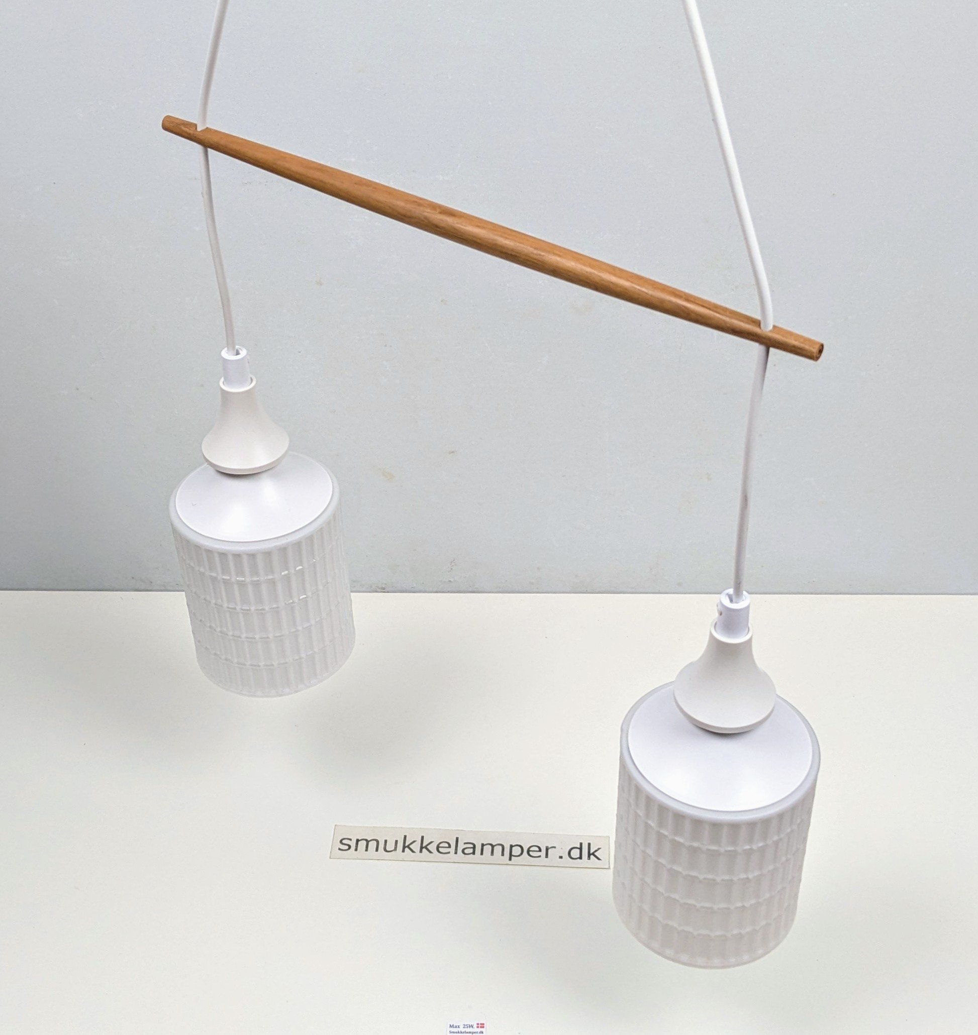 Hånd samlet dansk hjørne pendel sæt i teak og vaffel glas. Alt er nyt fra 1960. Unika.