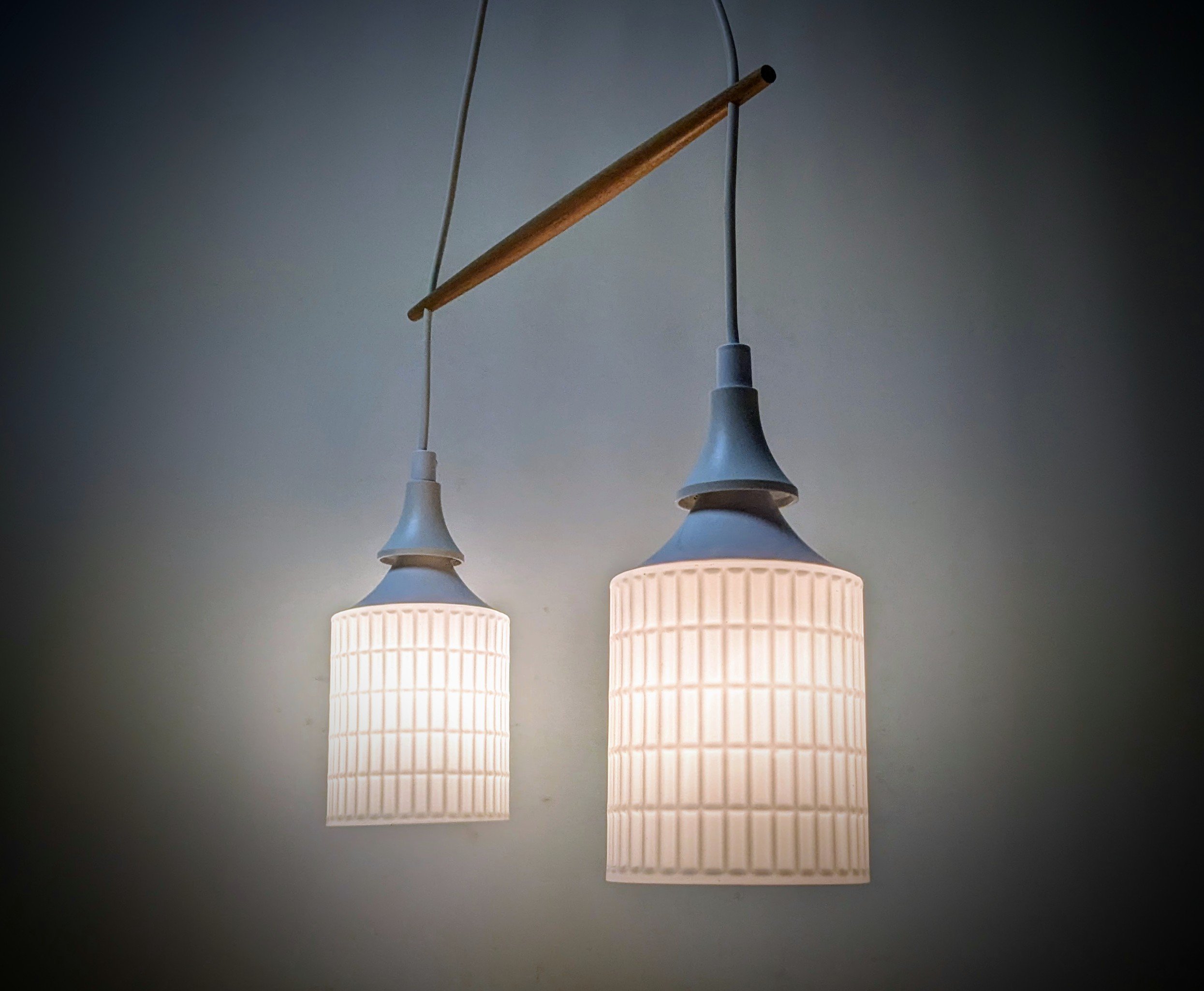 Hånd samlet dansk hjørne pendel sæt i teak og vaffel glas. Alt er nyt fra 1960. Unika.