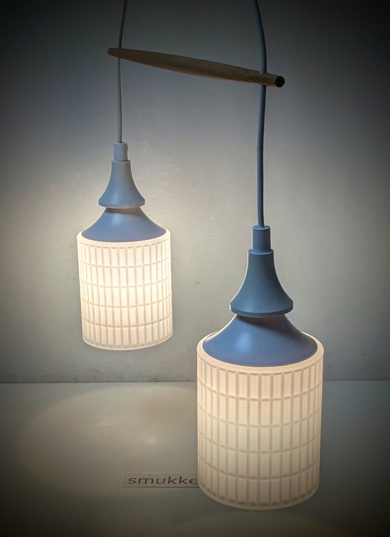 Hånd samlet dansk hjørne pendel sæt i teak og vaffel glas. Alt er nyt fra 1960. Unika.