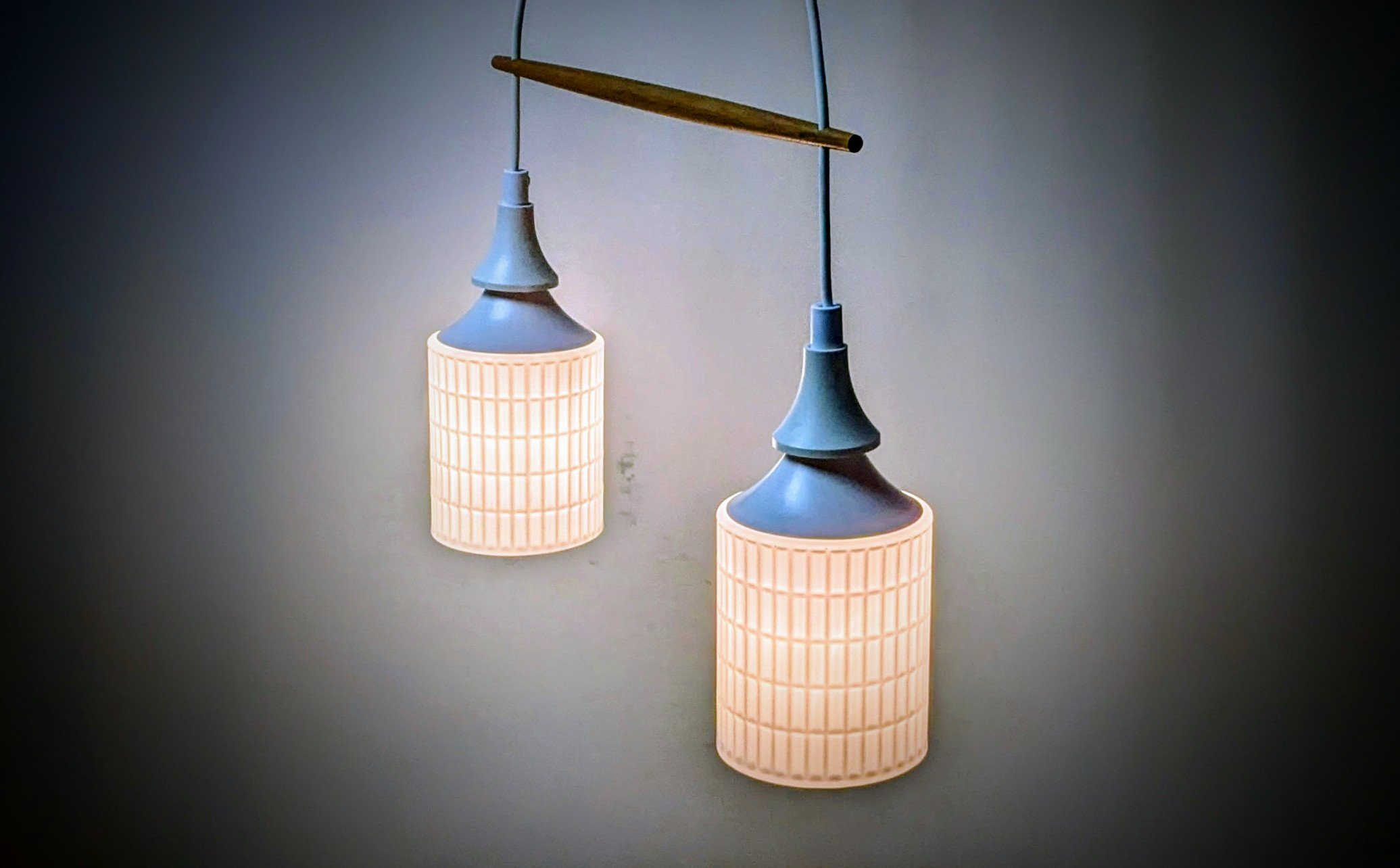 Hånd samlet dansk hjørne pendel sæt i teak og vaffel glas. Alt er nyt fra 1960. Unika.