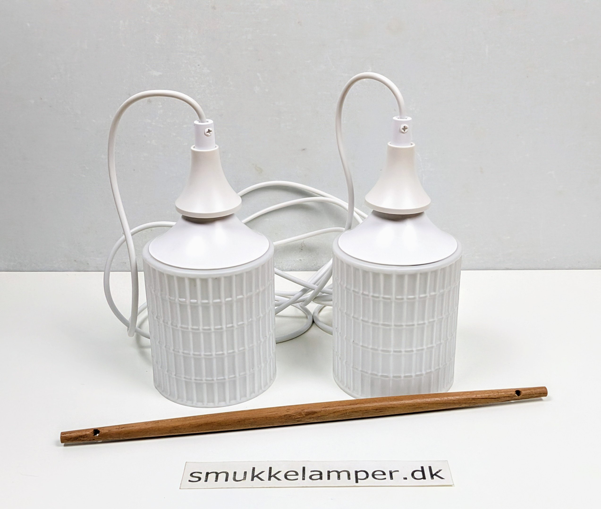 Hånd samlet dansk hjørne pendel sæt i teak og vaffel glas. Alt er nyt fra 1960. Unika.