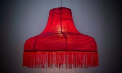 Skøn rød gul rispapir lampe fra 1970. Ubrugt – Ny. Ø38. Nyt el.