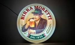 Originalt Italiensk Birra Moretti lysskilt. 55×50 cm. Særdeles velholdt. Originalt el.