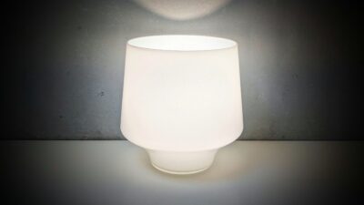 Ikea Tokaryd Bordlampe i hvid opalglas. Ø19. Svensk design