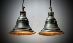 Charmerende metal køkken lampe sæt i Engelsk landstil. Ø19 . Nyt el. 1990.