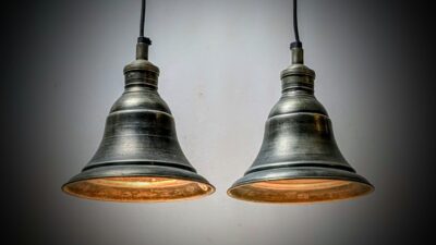 Charmerende metal køkken lampe sæt i Engelsk landstil. Ø19 . Nyt el. 1990.