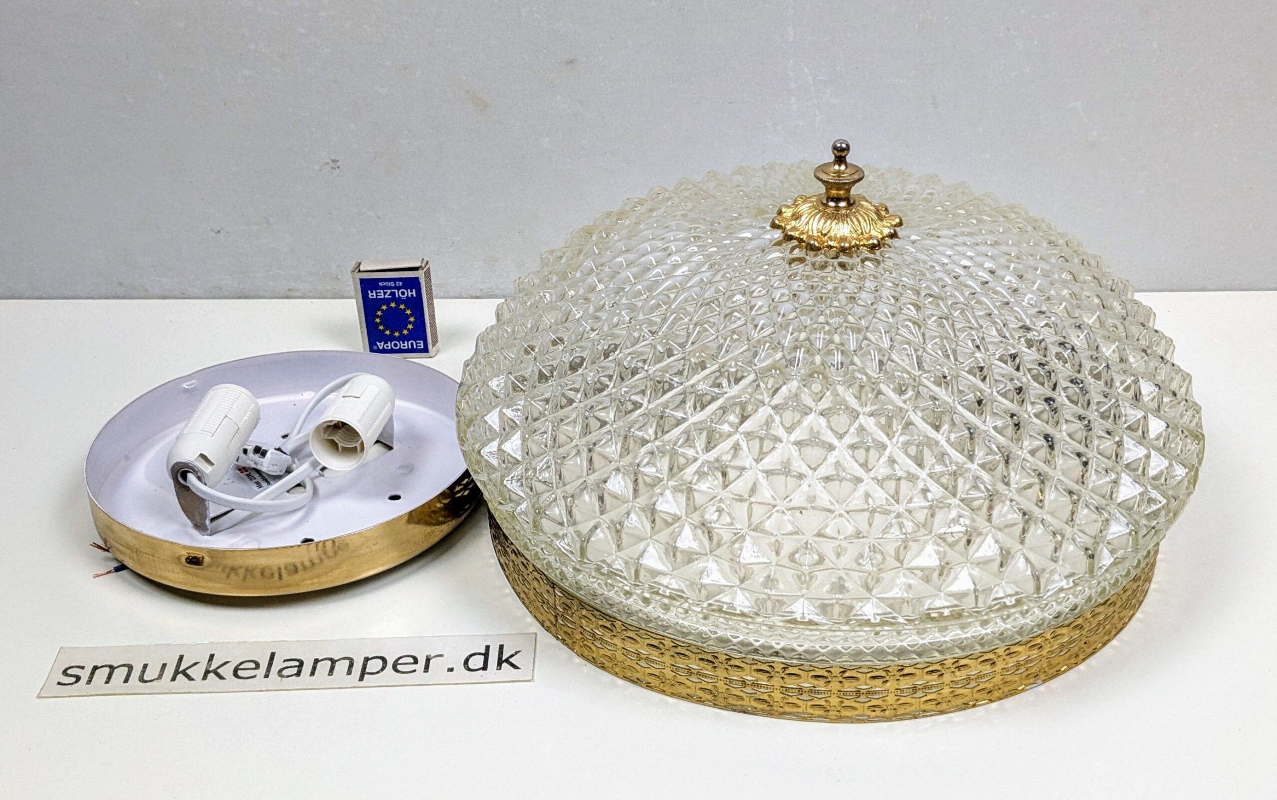Vintage plafond i bøhmisk presset glas og messing – Ø33 cm, Restaureret. Nyt el. - Billede 2