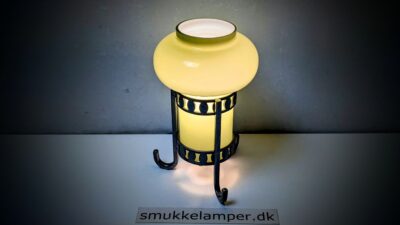 Interiør belysning. Håndlavet glas. Olivengrøn m. lys. Nyt el. 1960. 25cmH. Ø14. Gnosjö.