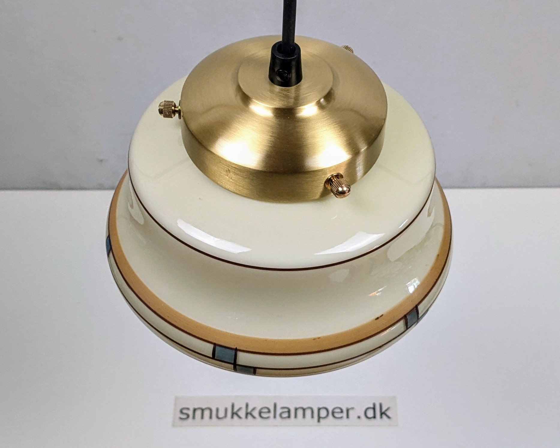 Skøn lille entre/soveværelse kuglependel. Ø18,5 cm. Nyt el og messing ophæng. 1940 - Billede 2