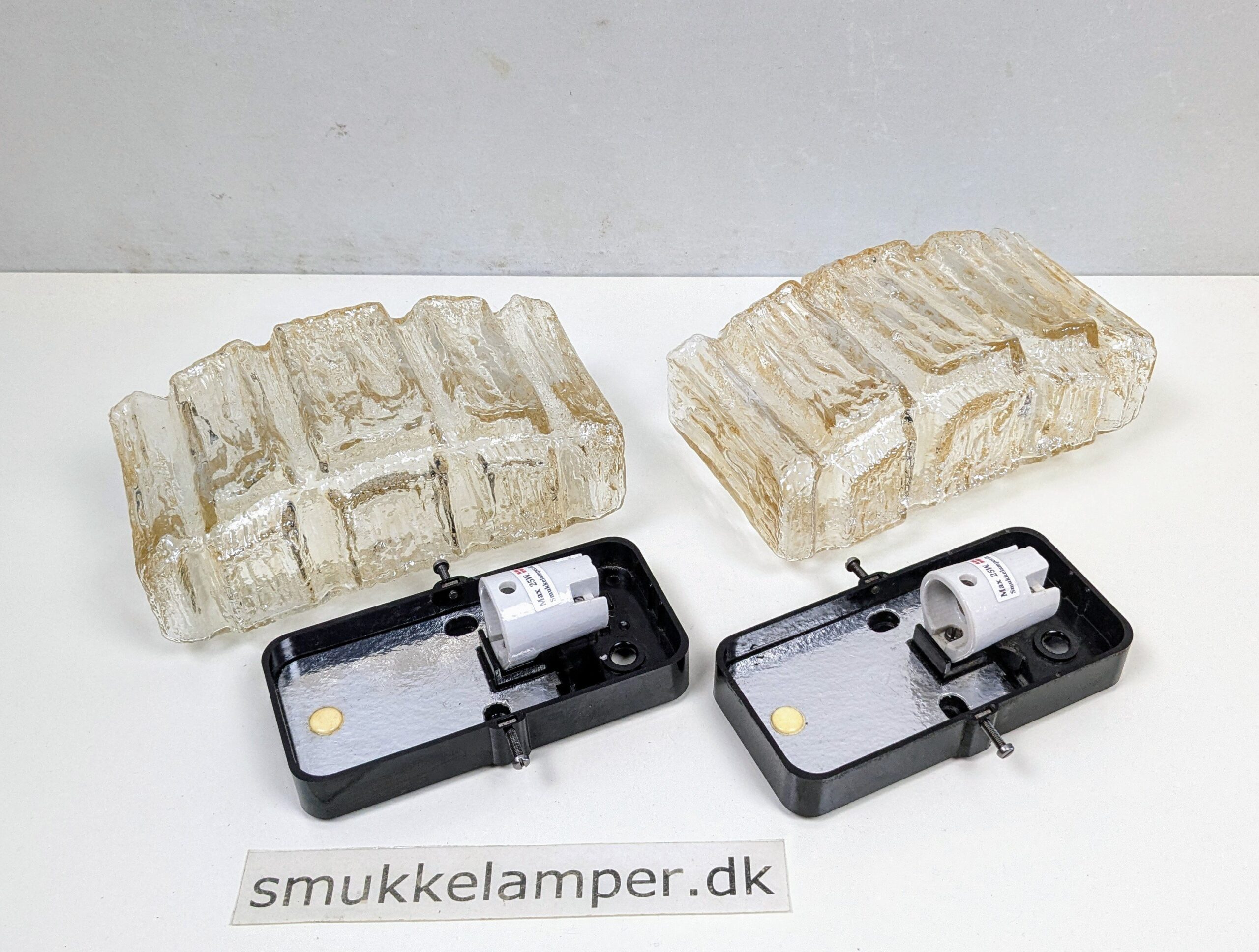 Sæt med 2 skønne væg plafonder 1970. 12,5H x 20L x 11D. Bakelit ophæng - Billede 5