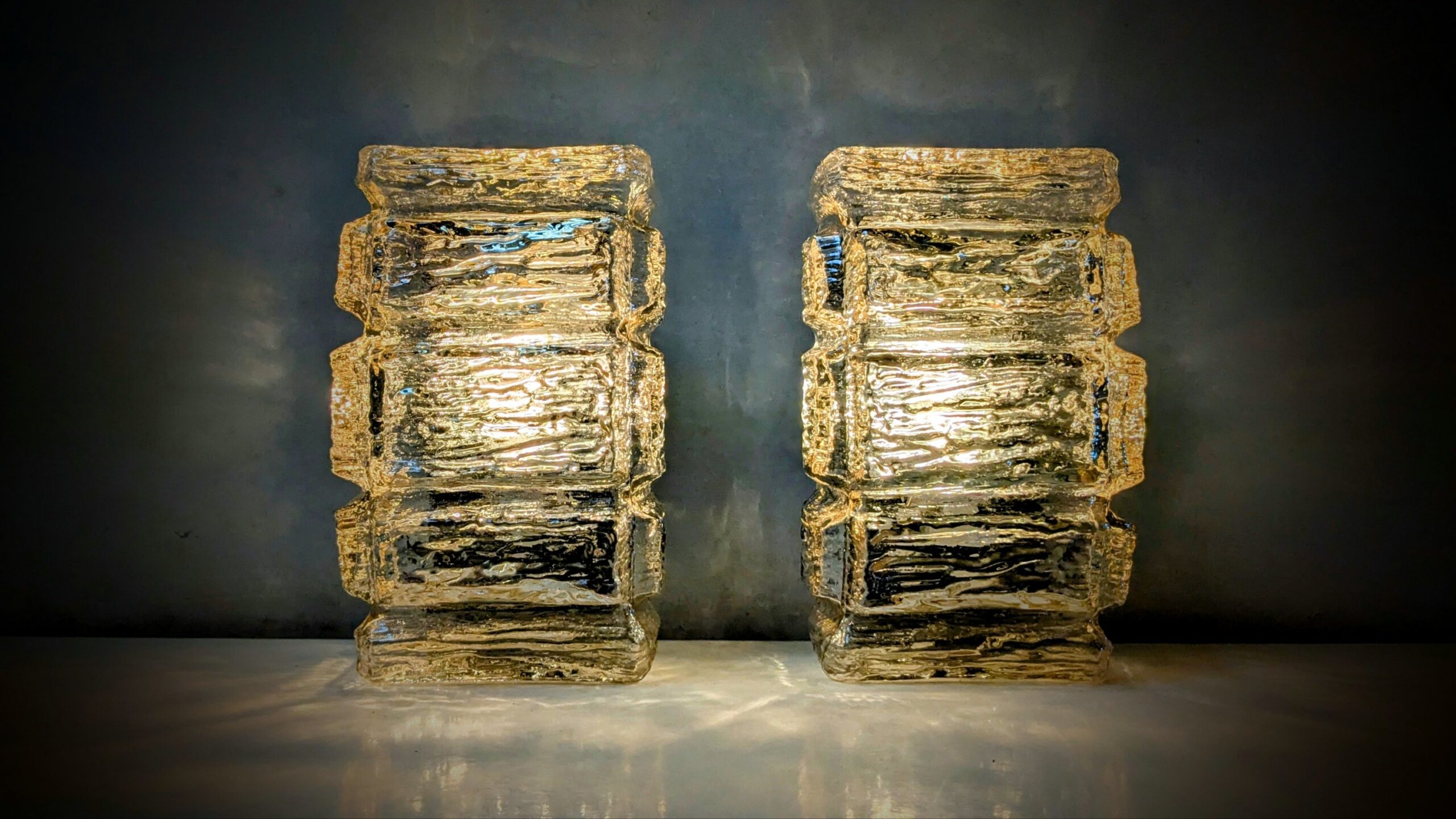Sæt med 2 skønne væg plafonder 1970. 12,5H x 20L x 11D. Bakelit ophæng - Billede 3