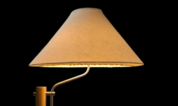 Skøn bøgetræ gulvlampe. Delvist restaureret. Atelier Lyktan 1980. 140-160 cm høj. Pickup only
