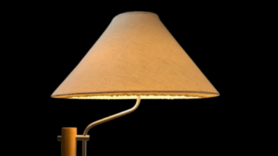 Skøn bøgetræ gulvlampe. Delvist restaureret. Atelier Lyktan 1980. 140-160 cm høj. Pickup only