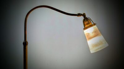 Skøn Antik messing gulvlampe. Fuld restaureret. 130 cm høj. Pickup only