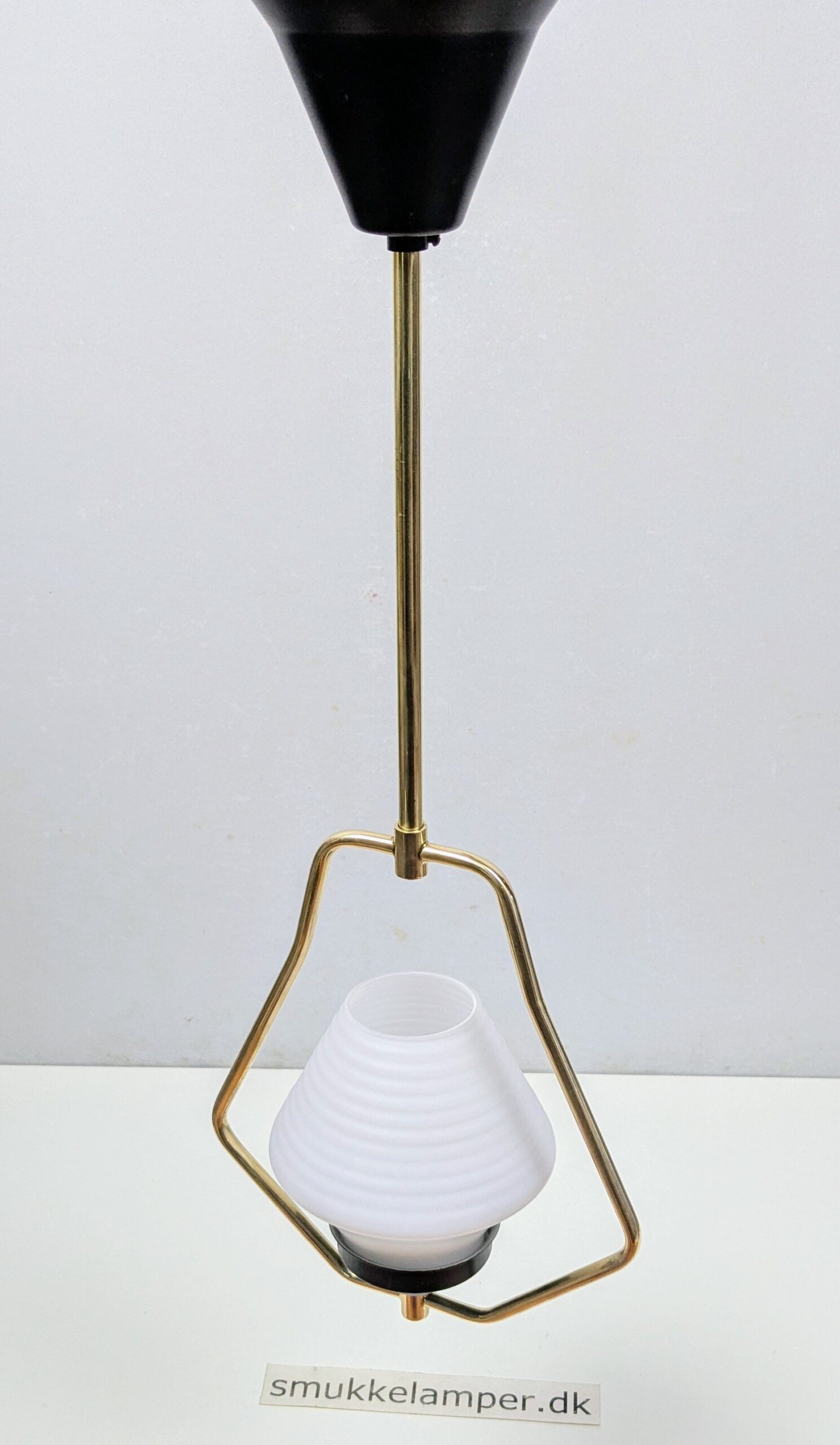 Fuld restaureret tv loftlampe fra 1960. Eksklusiv hjørne interiør. 58 cm fast nedhæng - Billede 3