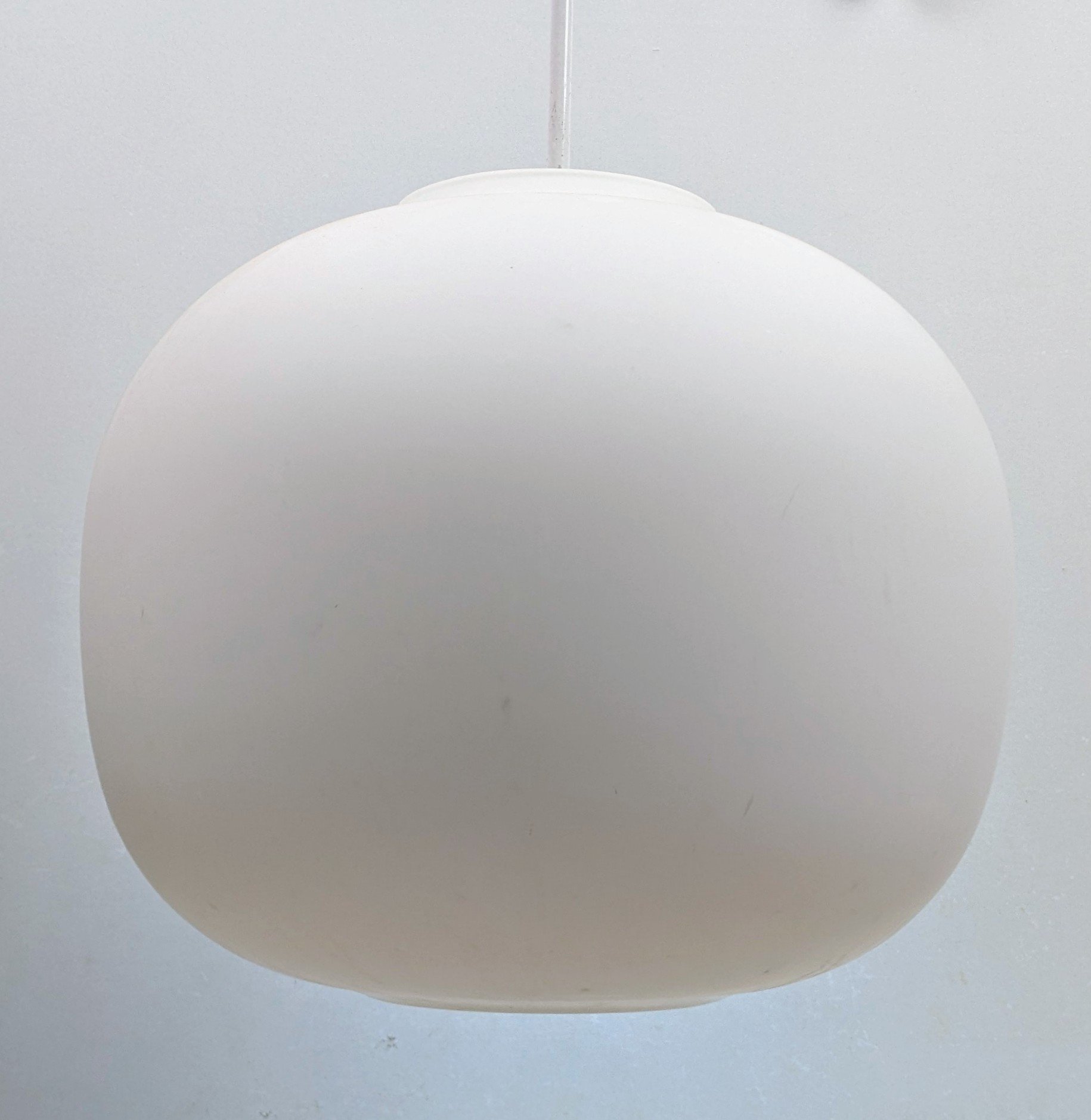 Stor opal design pendel fra 1980. Ø33. Mønstret inderdel som giver svag mønster. Nyt el. Pickup only.