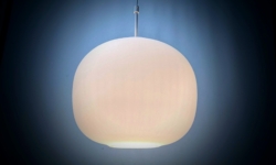 Stor opal design pendel fra 1980. Ø33. Mønstret inderdel som giver svag mønster. Nyt el. Pickup only.