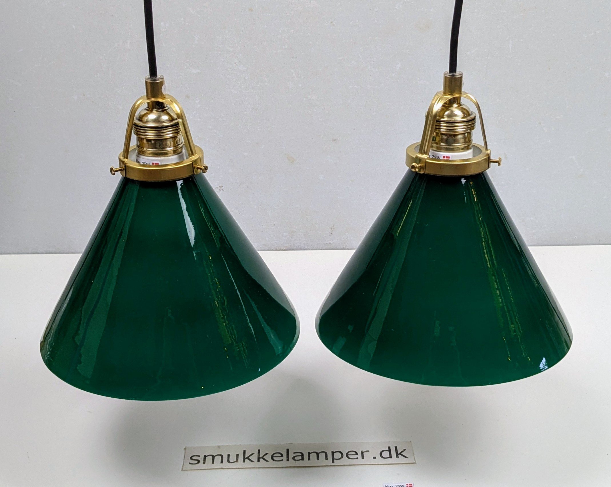 Sæt med 2 antikke grønne Holmegaard skomager pendler 1940. Fully restored. Ø21 15cmH. Nyt el. - Billede 2