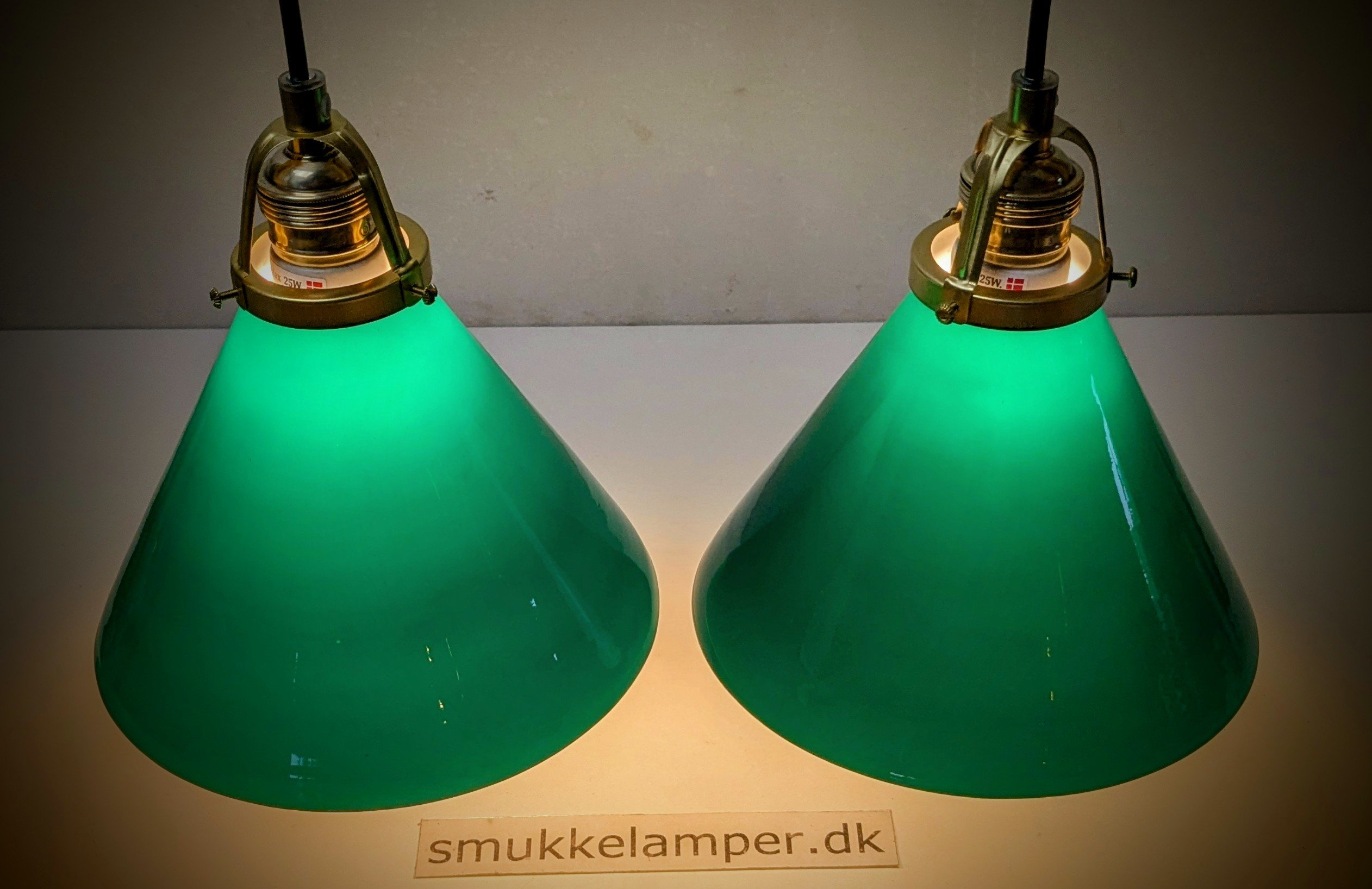 Sæt med 2 antikke grønne Holmegaard skomager pendler 1940. Fully restored. Ø21 15cmH. Nyt el. - Billede 4