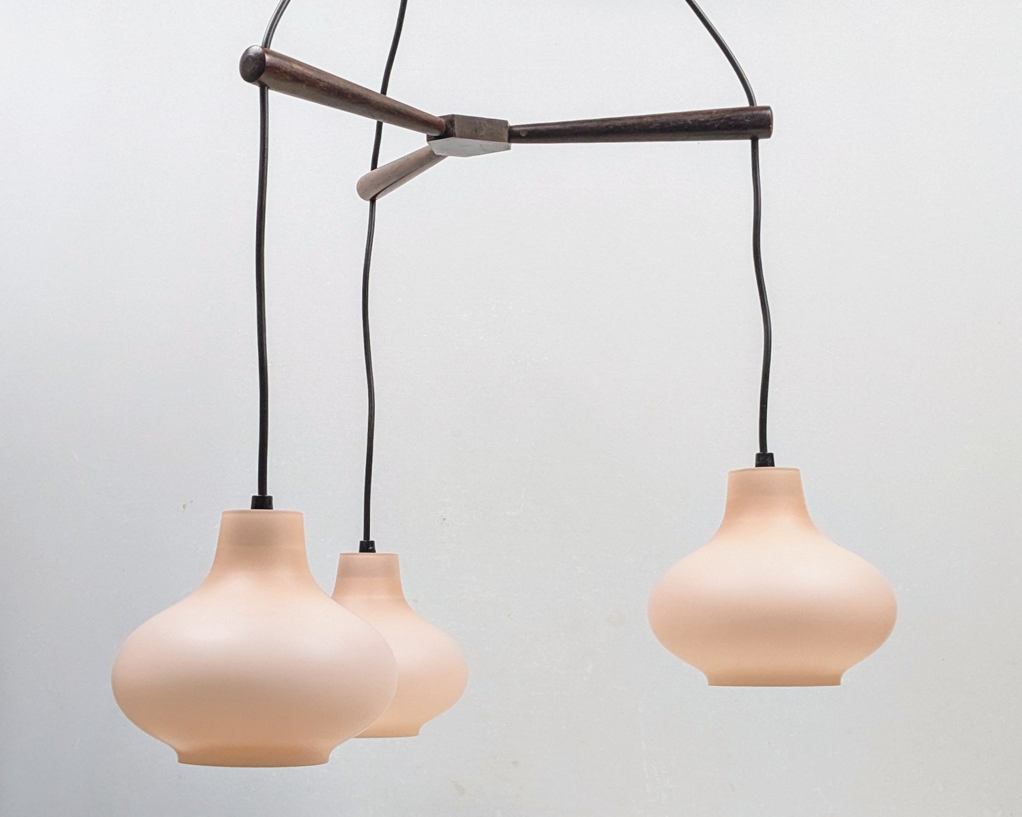 Stor installation i palisander og lyserøde glas 1960. Custom. Ø50. Nyt el. Til rundbord, hjørne m.m - Billede 4