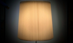 Stilren Le Klint standerlampe. 150 cmH. 1970. Ø40. Nyt el m.m. Pickup only.