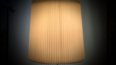 Stilren Le Klint standerlampe. 150 cmH. 1970. Ø40. Nyt el m.m. Pickup only.