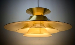 Frandsen danish design lampe 1980. Ø50. Alt el er nyt. Læs mere.