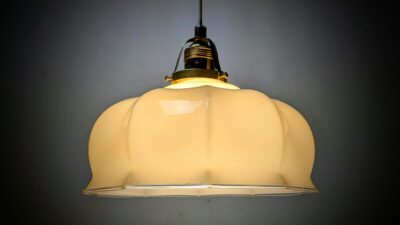 Skøn antik sandfarvet paraply glaslampe 1940. Nyt el. Messing ophæng. Ø24.